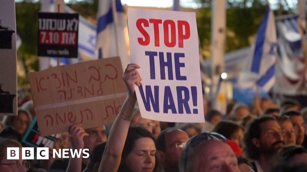 Protesters pack Tel Aviv square to demand Gaza ceasefire