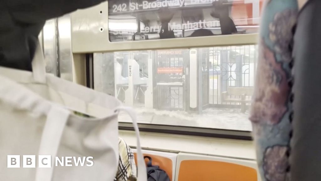 Flash floods leave passengers stranded on New York City subways