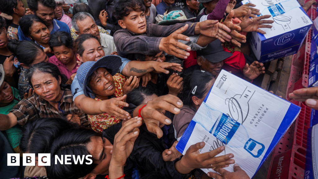 Trump calls on Thailand and Cambodia to cease fire and talk trade