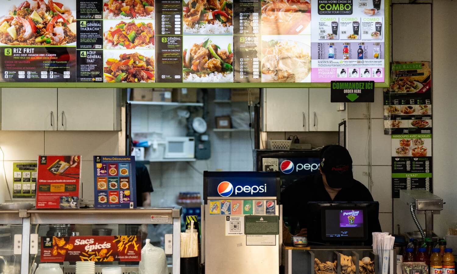 Restaurant visits drop as Canadians tighten wallets